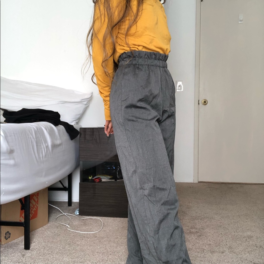 Uniqlo Grey Work ruffled pants